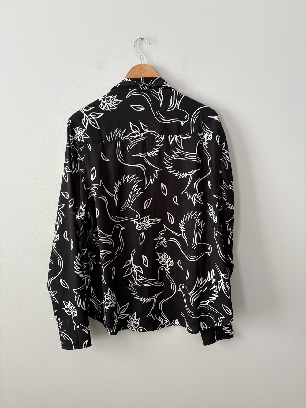 ASOS Modern Abstract Black Relaxed Collar Shirt with White Bird Print - Picture 4 of 6